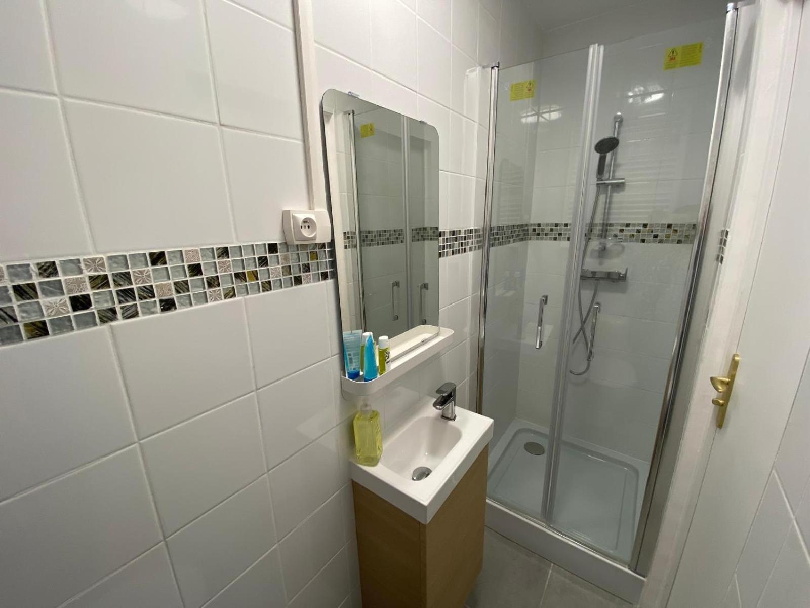 Chambre Tout Confort Hotel Limay Exterior foto